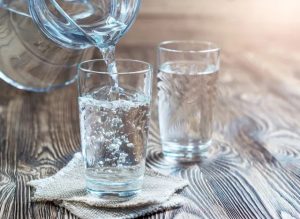 không uống đủ nước sẽ dẫn đến bệnh trĩ